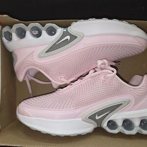 Nike Airmax DN Pink/ Gray running Shoes size 6y‎ = 7.5 womens conversion